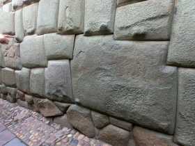 piedar de 12 angulos Cusco